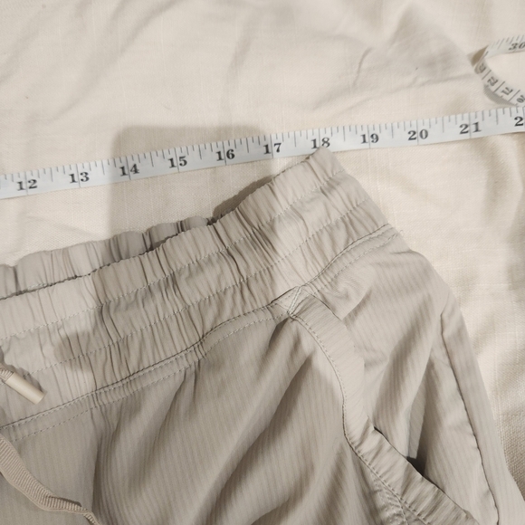 Eddie Bauer Women’s 2XL Beige Hiking Pants Drawstring Cinch Leg Outdoor Travel - Picture 9 of 9